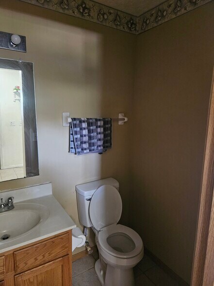First floor half bathroom - 1606 Metcalfe Ave