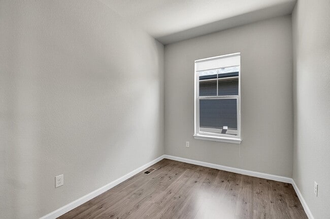 Building Photo - $2,895.00 - 4 Bedrooms, 2 Bathroom, Single...