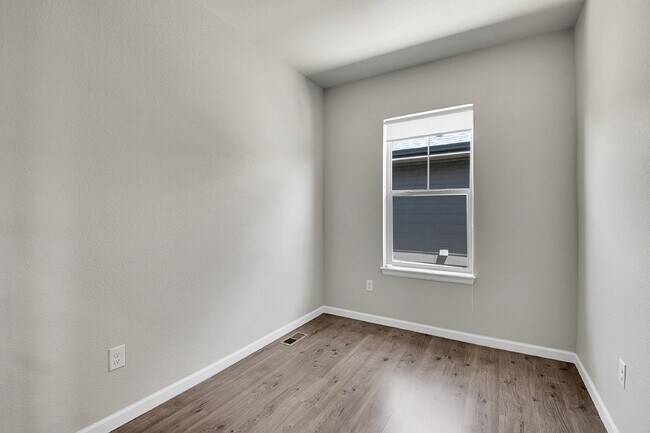 Building Photo - $2,895.00 - $500 OFF First Month's Rent - ...