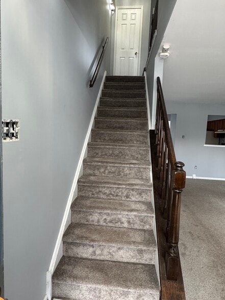 Building Photo - 180 Leedom Way