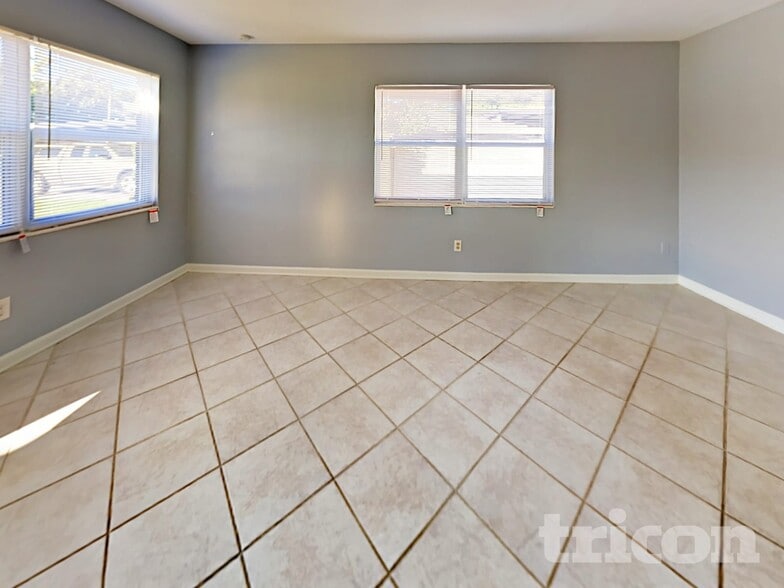 Building Photo - 1809 W Crawford St