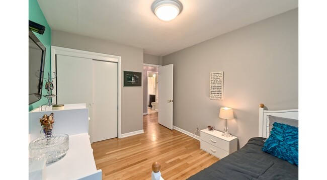 Bedroom 3 - 5940 N Lydell Ave