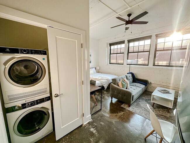 Building Photo - 701 E 2nd St N