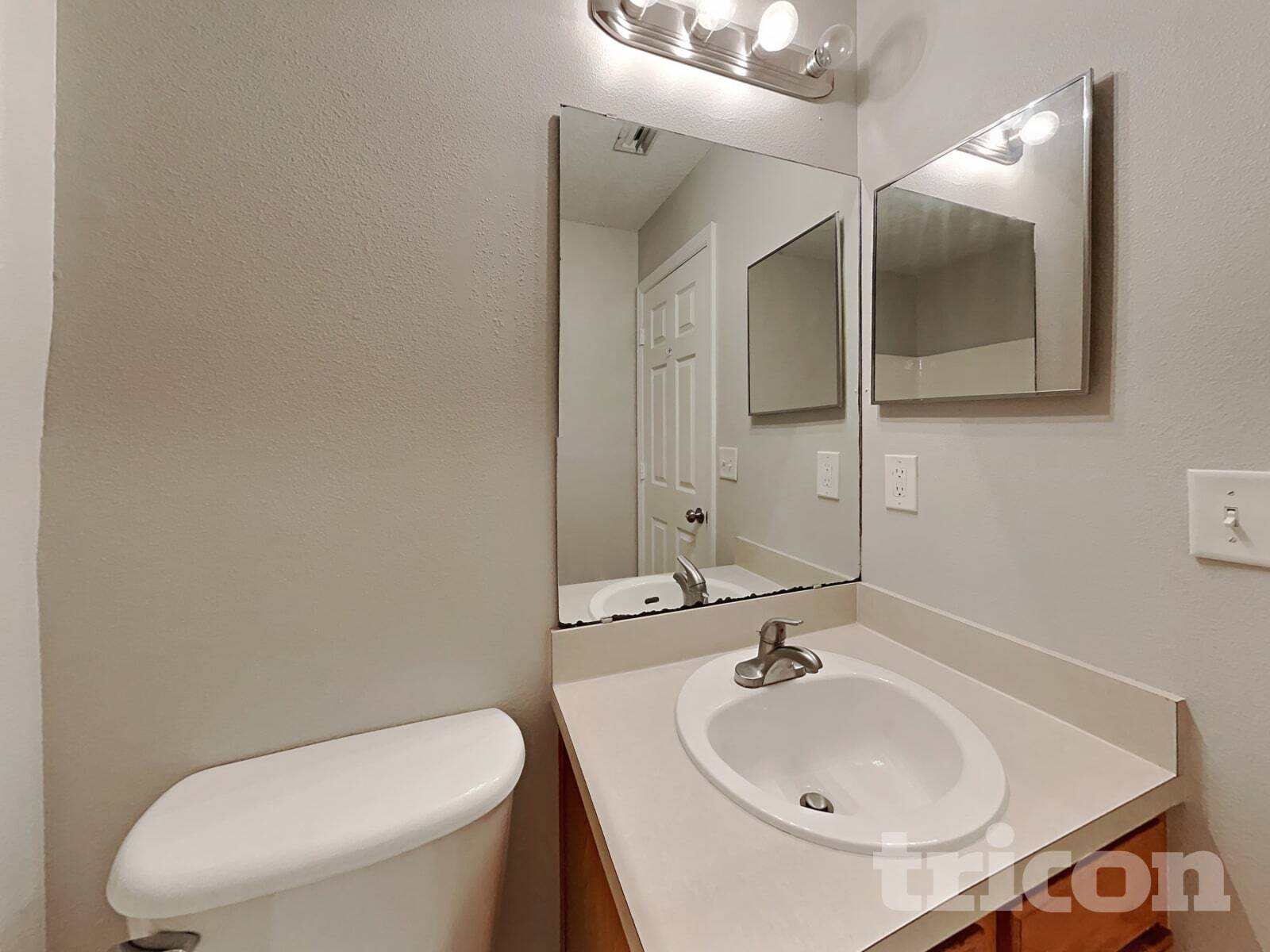 Building Photo - 7125 Beekman Lake Dr