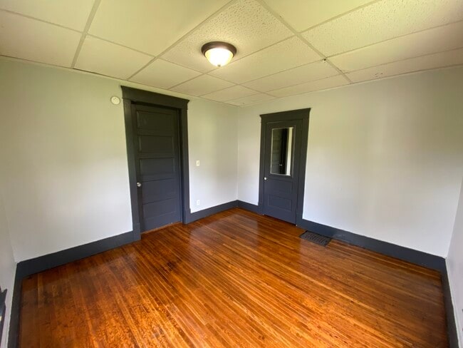 Building Photo - 104 Nicklas Ave