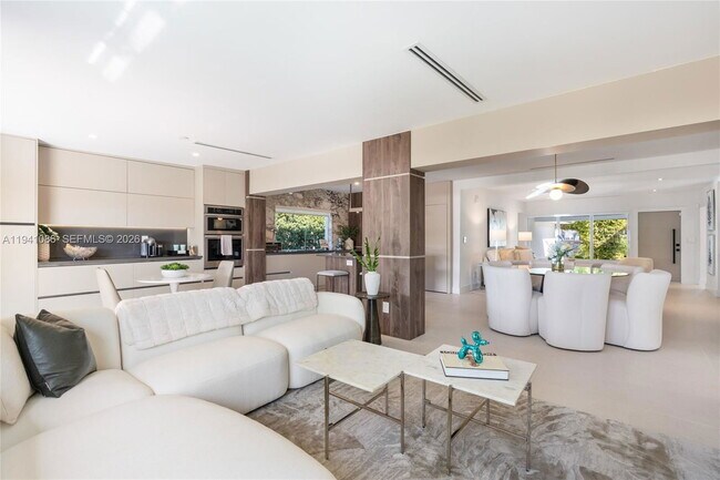 Building Photo - 7810 Hawthorne Ave