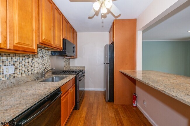 Building Photo - 50 W Lindsley Rd