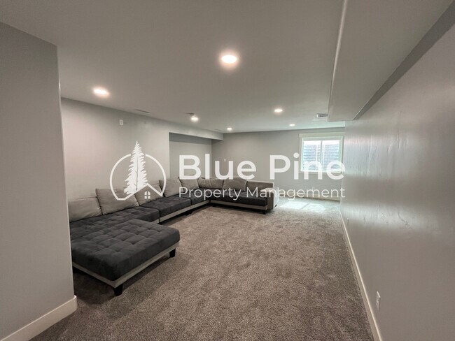 Building Photo - 3237 Harlow Dr
