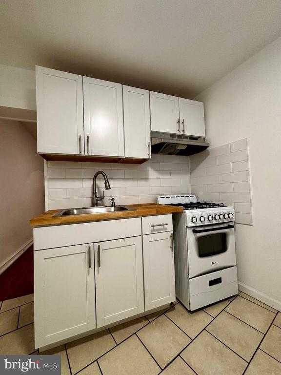 Building Photo - 2339 Belgrade St