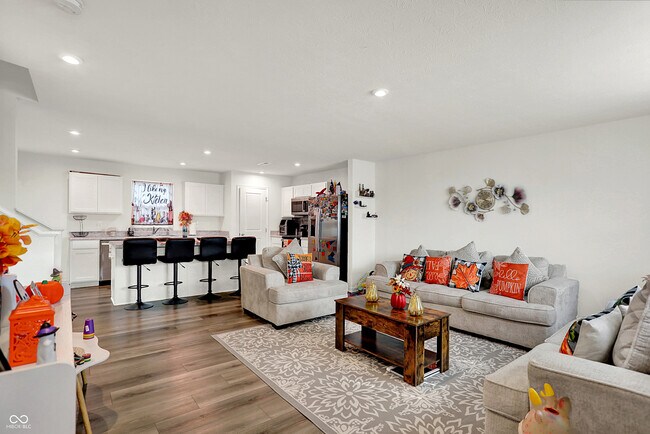 Building Photo - 910 Red Hls Ct