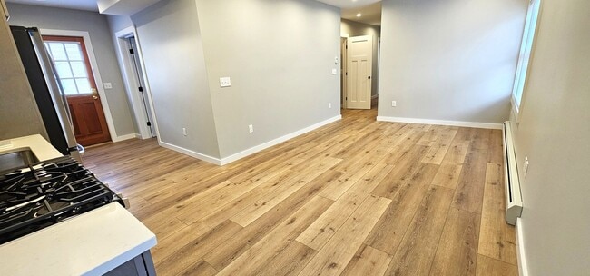 Building Photo - 202 East Ave