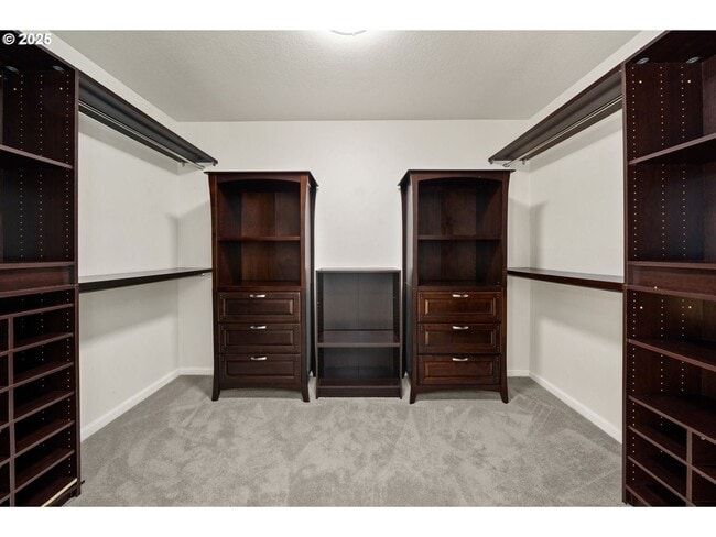 Building Photo - 3 levels, 7 bedrooms , lower level apartme...