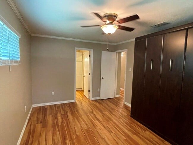 Building Photo - 6211 Chesterfield Ave