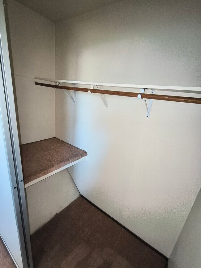 Building Photo - EBN T 22274 - 22278