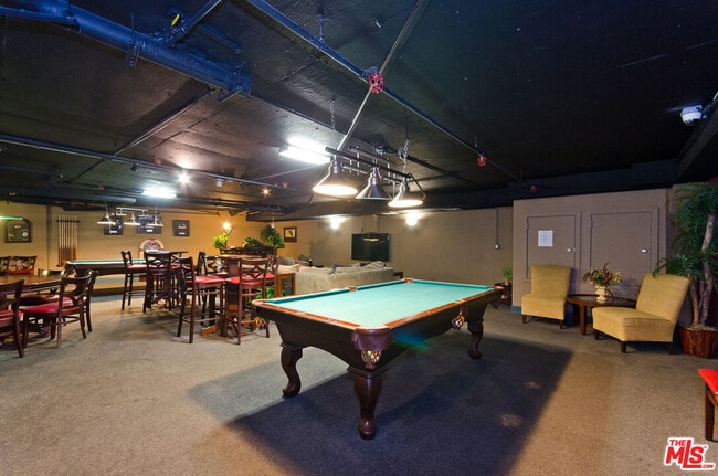 Building Photo - 10982 Roebling Ave