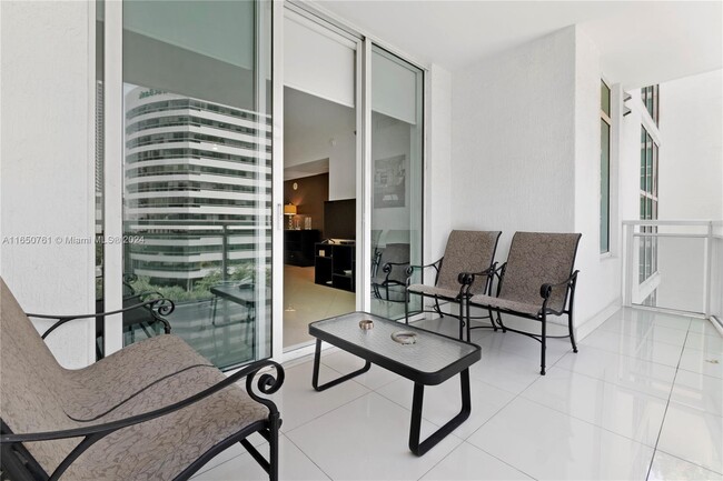 Building Photo - 950 Brickell Bay Dr