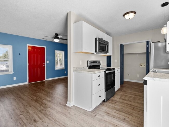 Building Photo - Welcome to Crown Point!