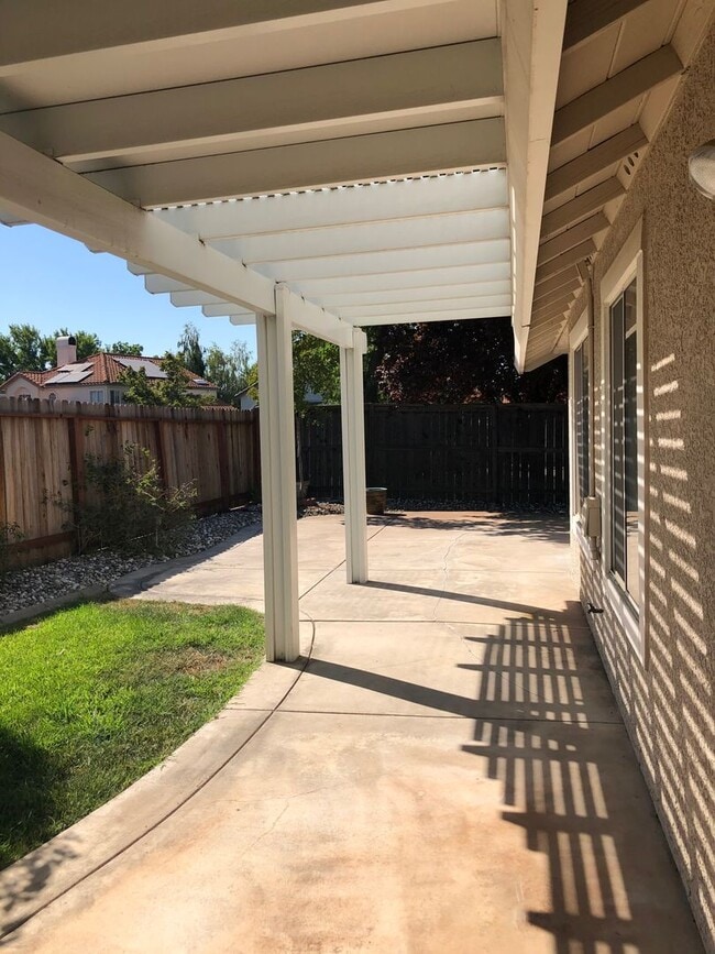 Building Photo - Rocklin four bedroom