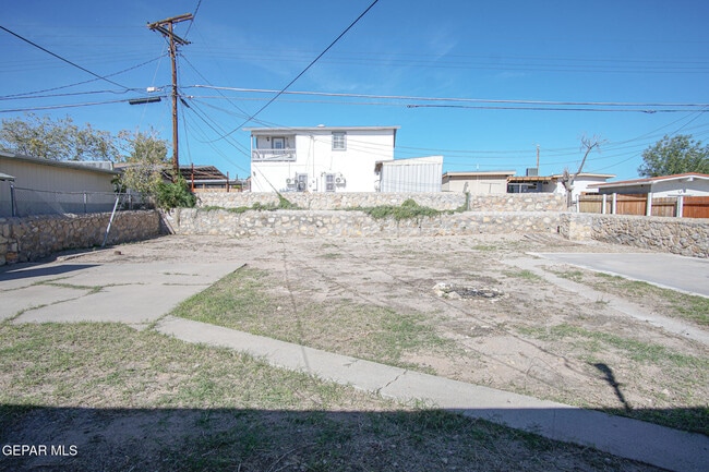 Building Photo - 6205 Tesuque Dr