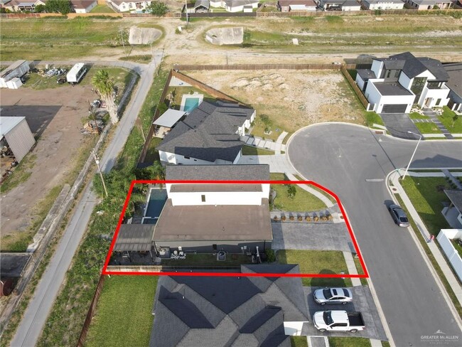 Building Photo - 2604 Wisteria Ave