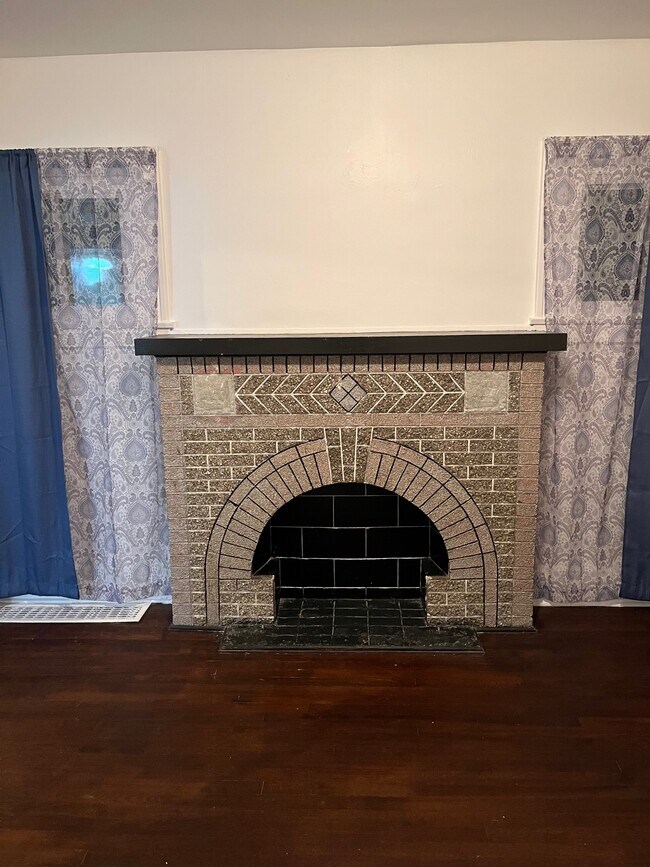 Building Photo - 518 W Earle Ave