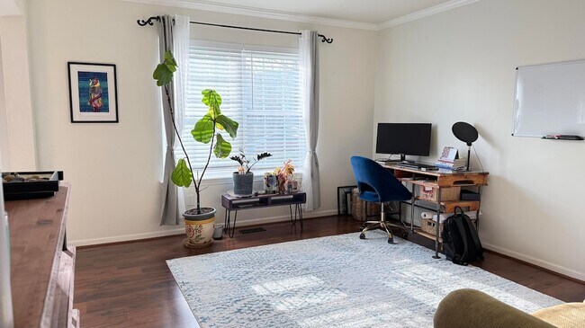 Building Photo - 44432 James Ct