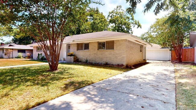 Building Photo - 5455 Birdwood Rd