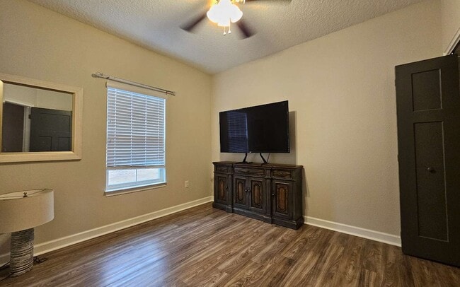 Building Photo - 137 SW Grand Magnolia Gln