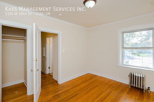 Building Photo - 5104 W 18th St