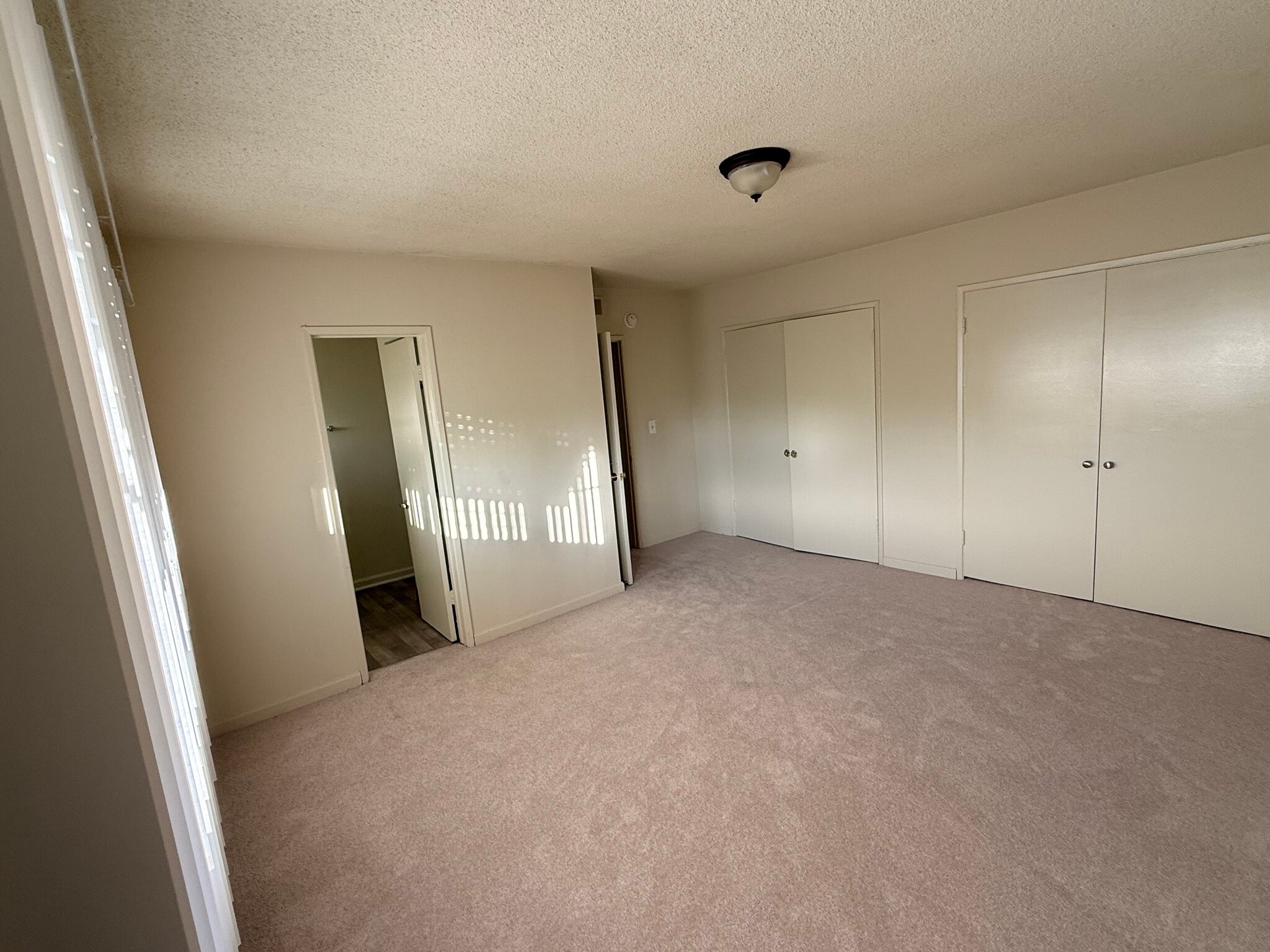 Master Bedroom - 1148 W Huntington Dr