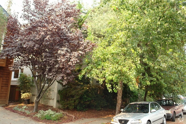 Building Photo - 11-23 Montell St