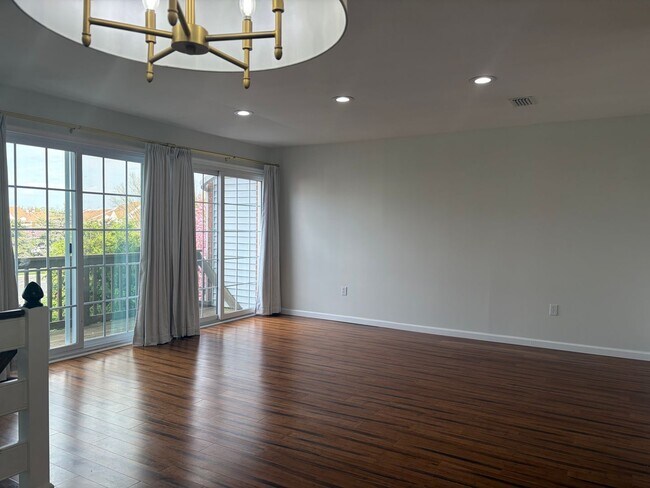 Building Photo - Well Maintained 2nd Floor Condo Now Available in Northridge Estates