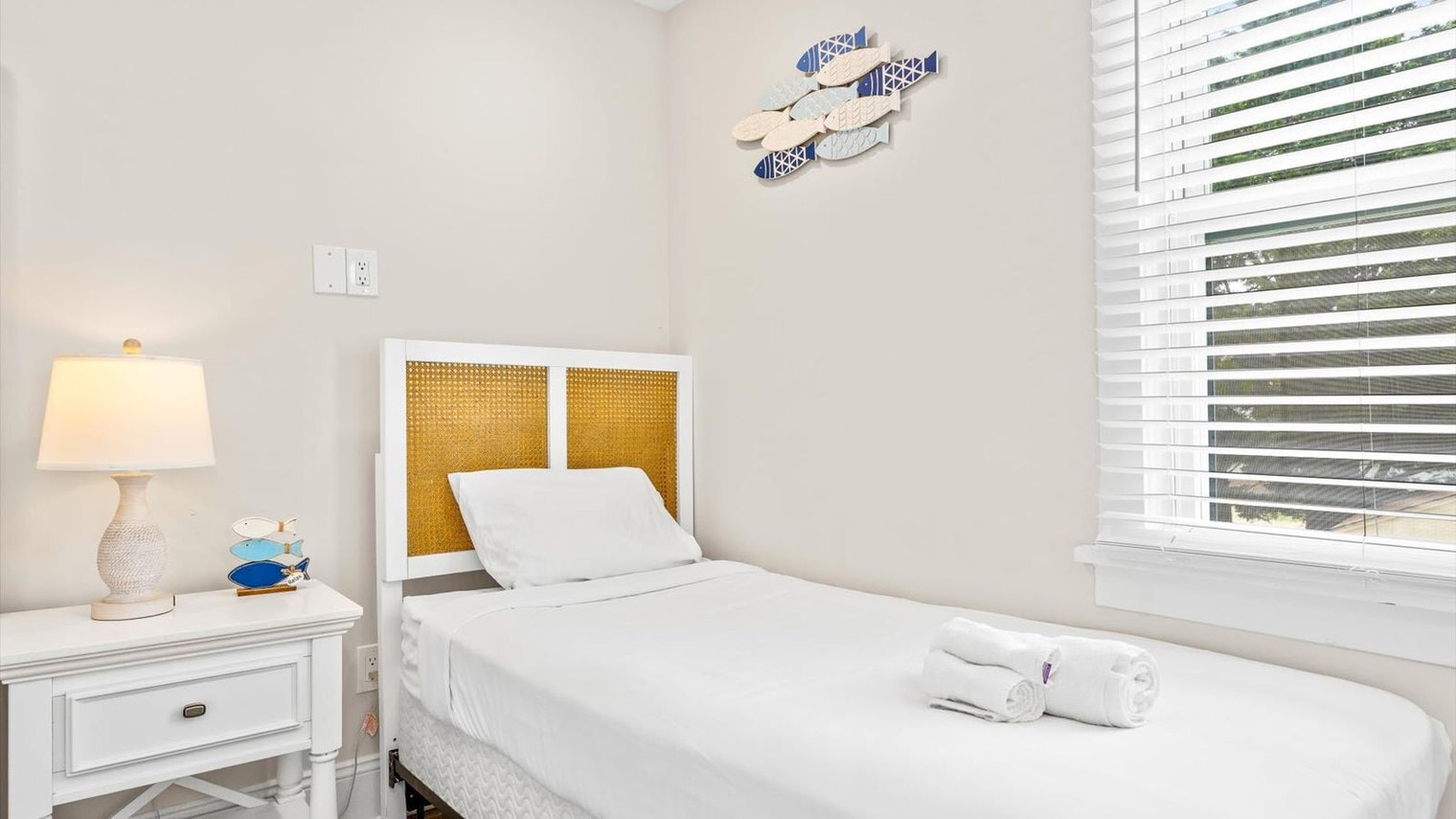 Building Photo - 54 Wesley Rd