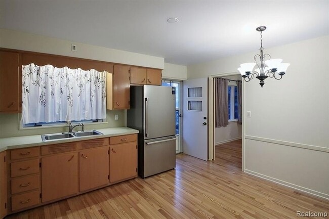 Building Photo - 734 N Monroe St