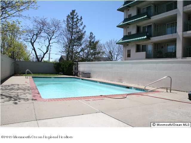 Building Photo - 422 Ocean Blvd N