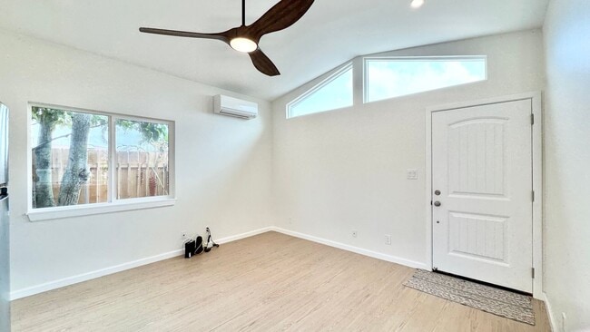 Building Photo - BRAND NEW 1 BED/1 BATH IN THE HEART OF KAILUA TOWN
