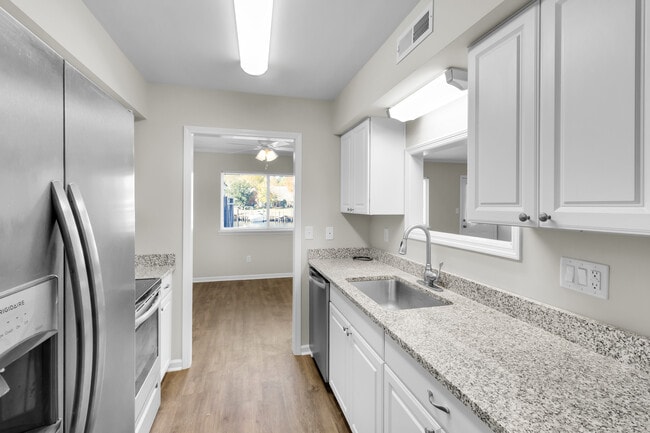 Building Photo - 18 Harbour Walk Townhouses