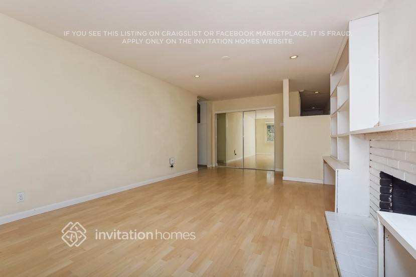 Building Photo - 274 Redwing St