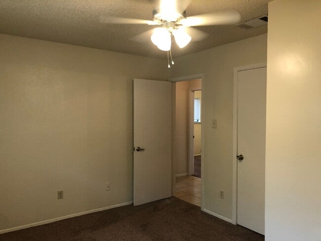 Building Photo - 11510 Walnut Ridge Dr
