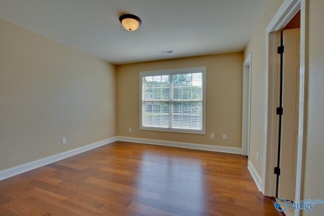 Building Photo - 2801 Centerridge Rd SE