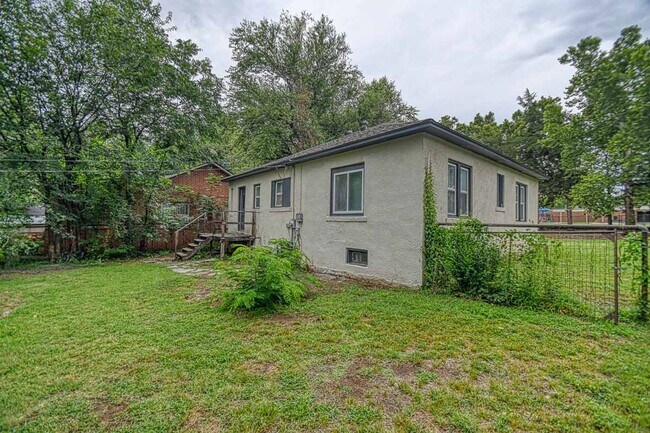 Building Photo - Newly Remodeled Campus Property! Lawn Care Included!