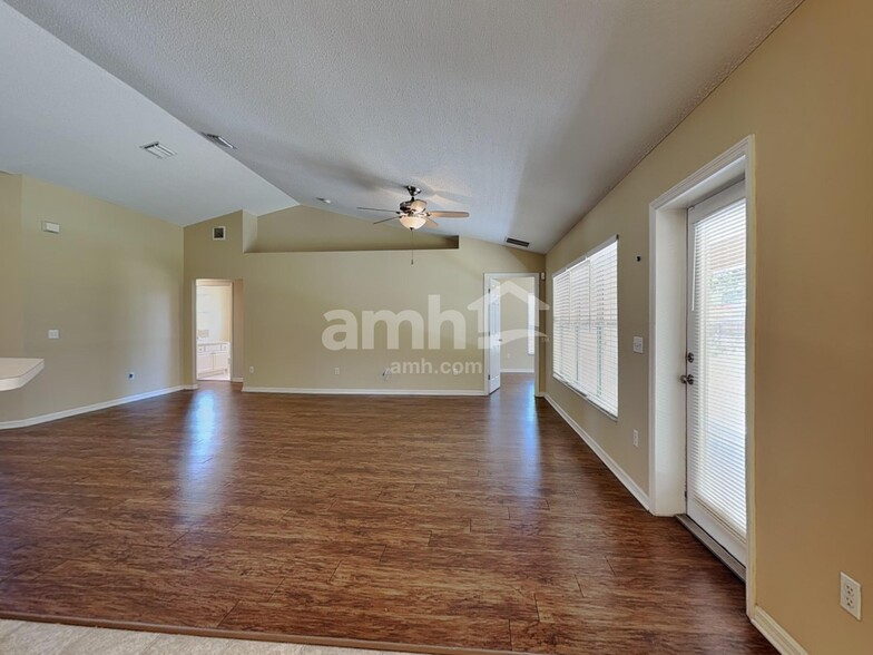 Building Photo - 2085 SE North Blackwell Dr