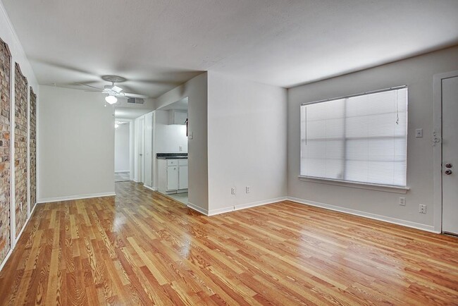 Primary Photo - 1624 Marshall St