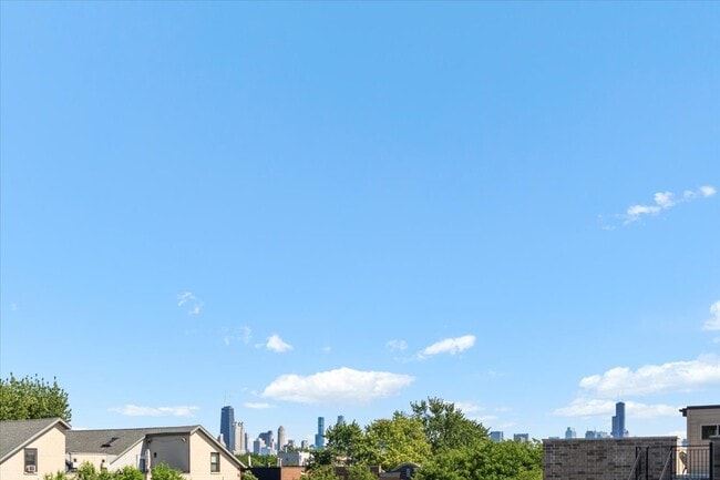 Building Photo - 1521 W Wolfram St