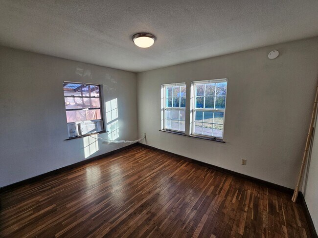 Building Photo - 3130 S School Ave