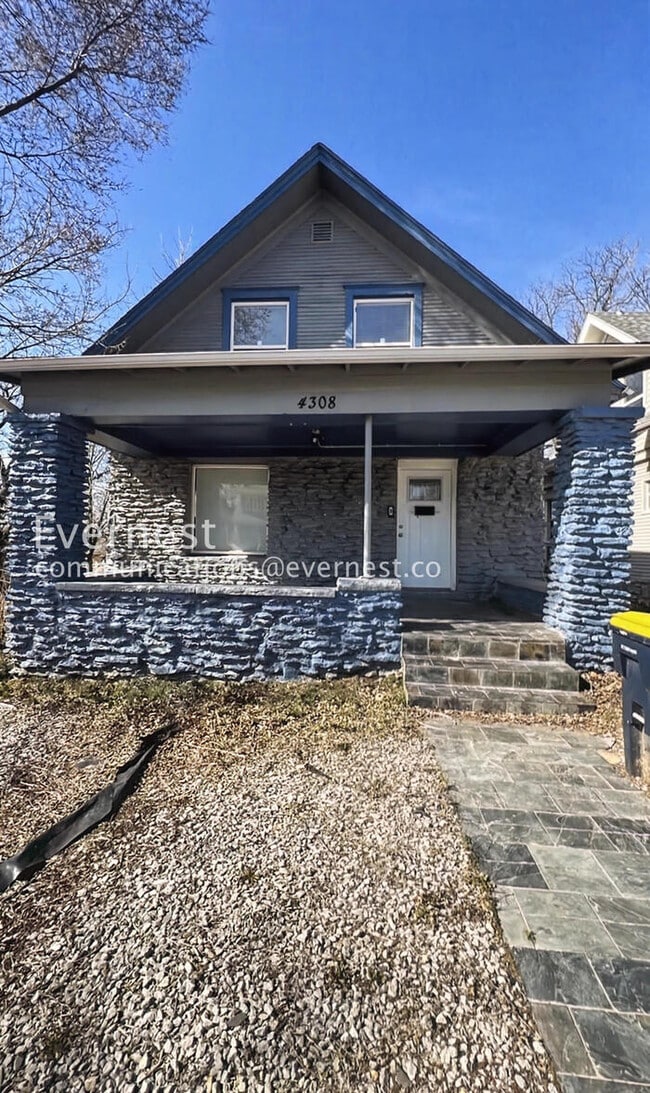 Building Photo - 4 Bed/3 Bath Home with In-Unit Laundry / Available Now!