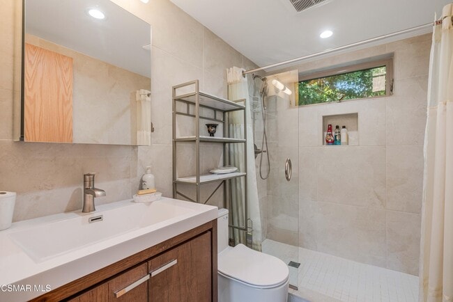 Building Photo - 116 S Glenroy Ave