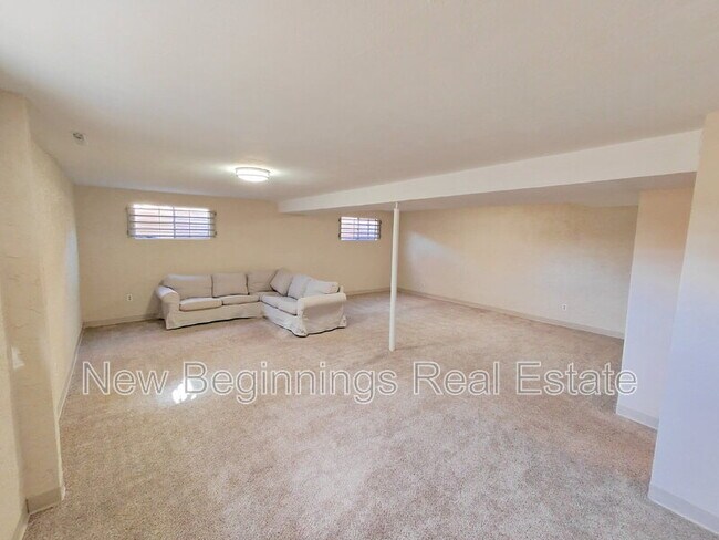 Building Photo - 5330 Silver Spur Ave