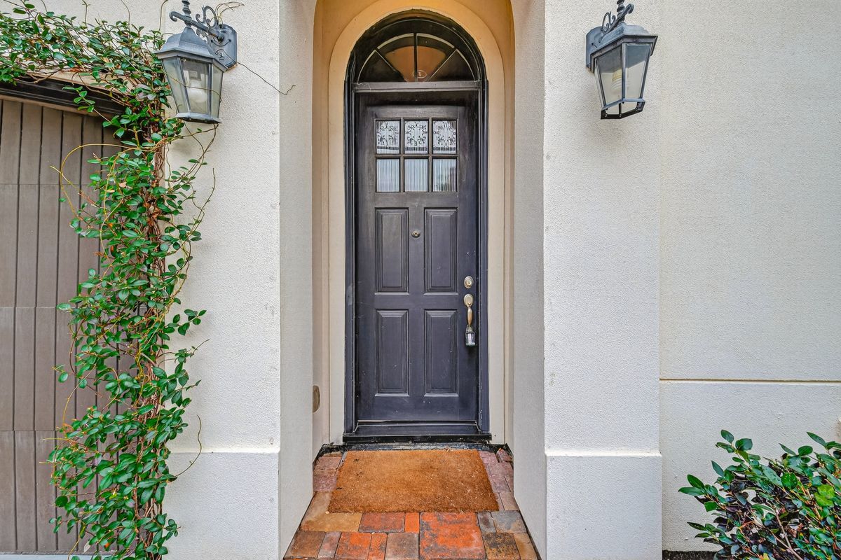 Building Photo - 10917 Upland Park