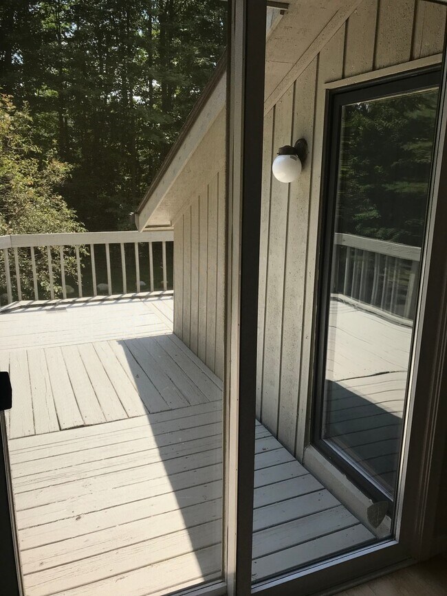 Building Photo - Solon 4 Bedroom Rental
